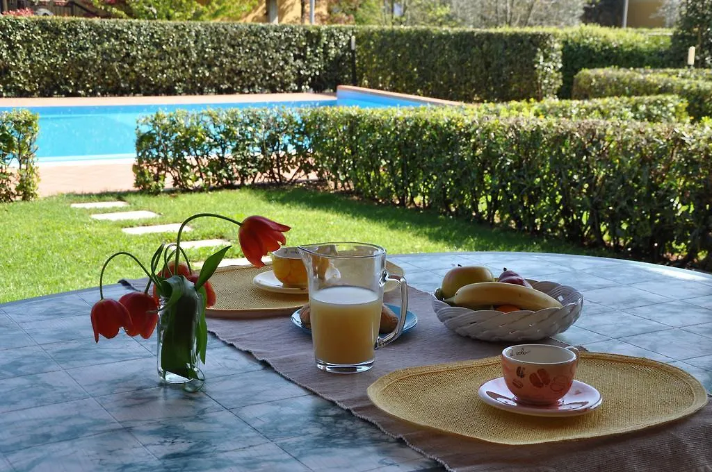 Apartments I Ciclamini Moniga del Garda 0*,  意大利